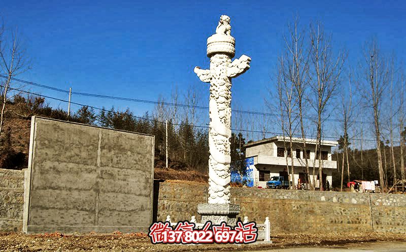 漢白玉華表雕塑，點綴農村廣場
