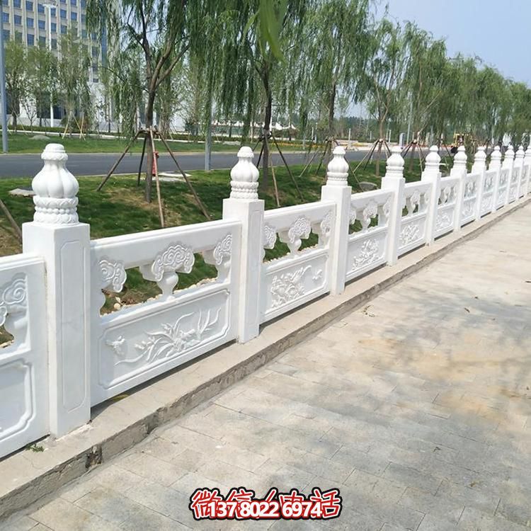 經(jīng)典石雕精美欄桿，增添校園美麗