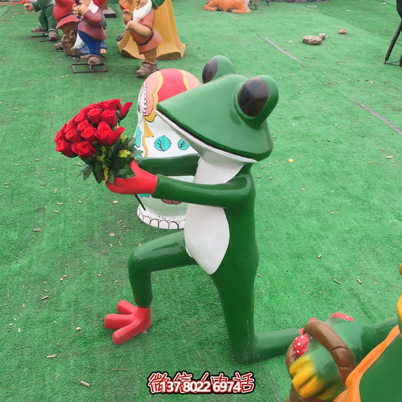 玻璃鋼雕塑，玫瑰青蛙拿玻璃公園裝飾