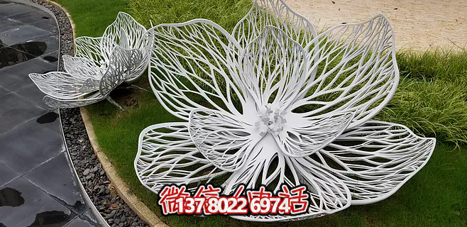 不銹鋼蓮花雕塑，鐵藝裝點(diǎn)戶外廣場(chǎng)