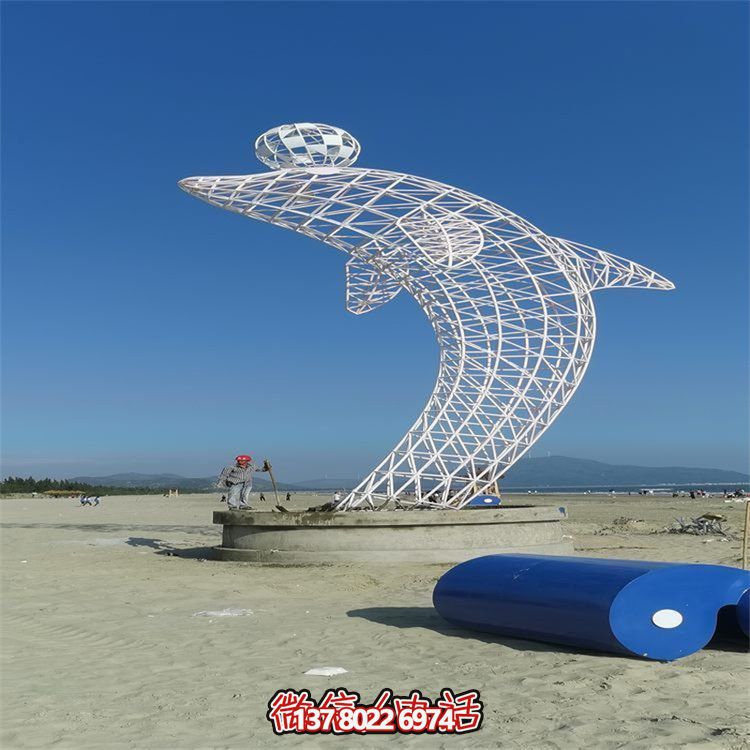 不銹鋼海豚鏤空雕塑，點綴大型景觀廣場