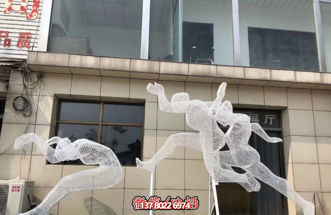 學(xué)院操場(chǎng)創(chuàng)意網(wǎng)格不銹鋼運(yùn)動(dòng)跳遠(yuǎn)人物雕塑 學(xué)院操場(chǎng)創(chuàng)意網(wǎng)格不銹鋼運(yùn)動(dòng)跳遠(yuǎn)人物雕塑