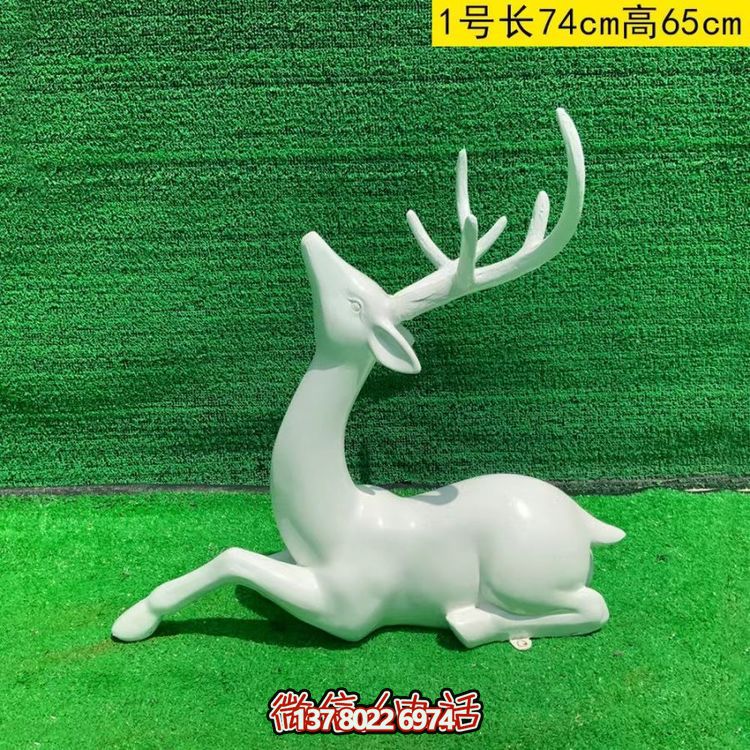 白色的梅花鹿，臥姿，仰頭，可上色